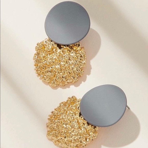 Jewelry - ✨Gold Textured Drops✨